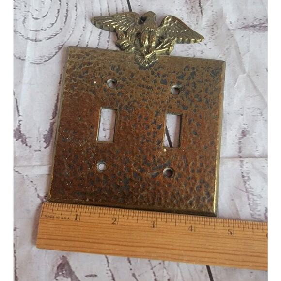 Vintage Patriotic Eagle Hammered Metal Double Light Switch Plate Cover Brass? - Picture 9 of 9